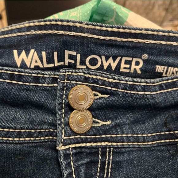 Wallflower The Lucious Curvy Bootcut Jeans - Picture 5 of 7
